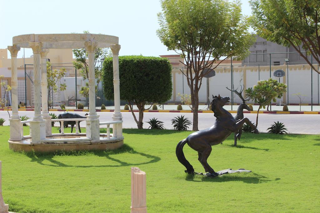 Tio Sea Resort Jor Exterior foto The park of the university