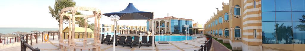 Tio Sea Resort Jor Exterior foto The pool at the hotel