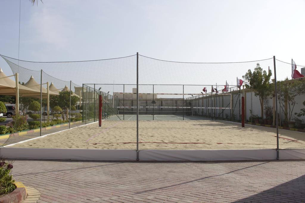 Tio Sea Resort Jor Exterior foto A paddle tennis court in Spain