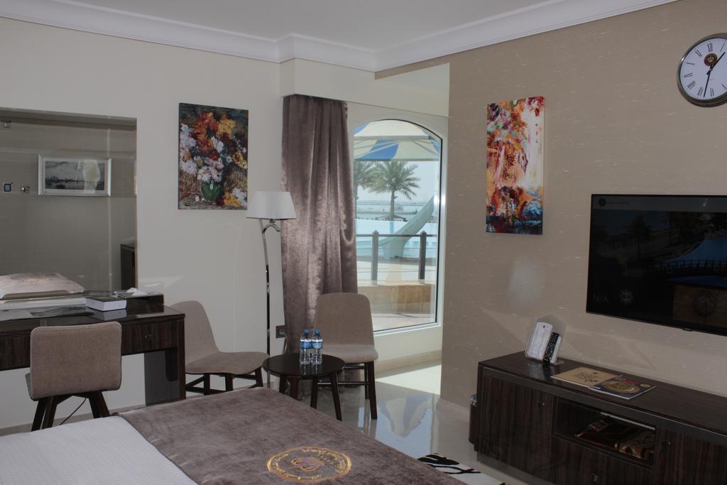 Tio Sea Resort Jor Exterior foto A suite at the hotel