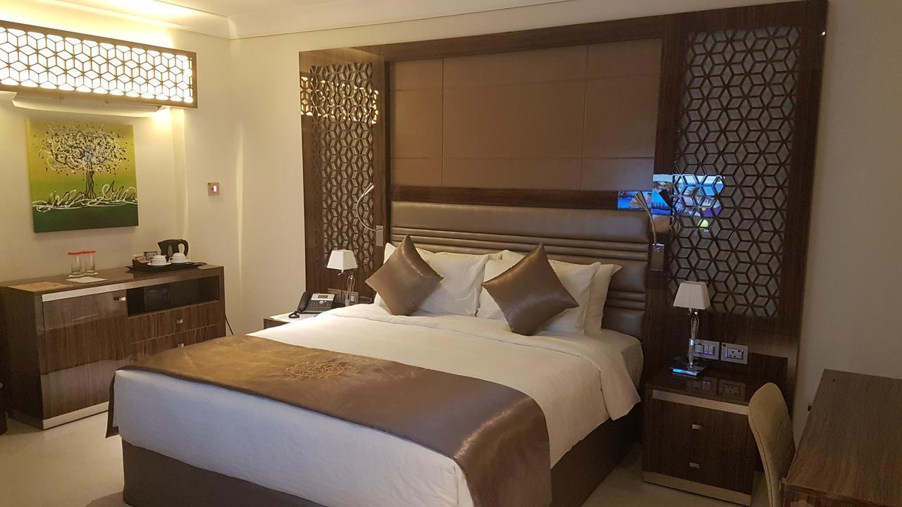Tio Sea Resort Jor Exterior foto A bedroom at the hotel