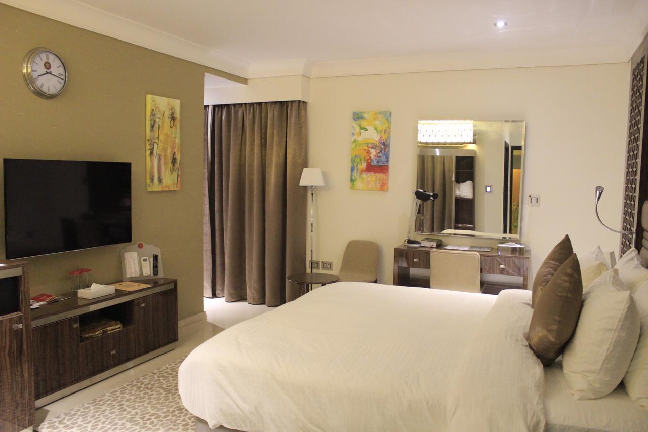 Tio Sea Resort Jor Exterior foto A bedroom at the hotel