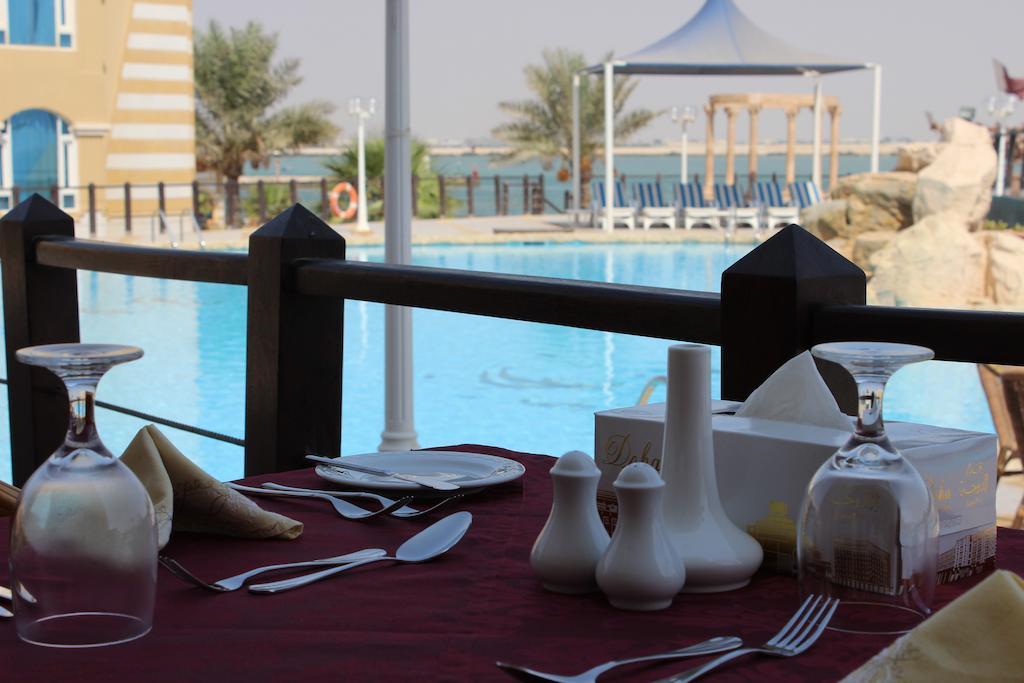 Tio Sea Resort Jor Exterior foto The pool at the hotel