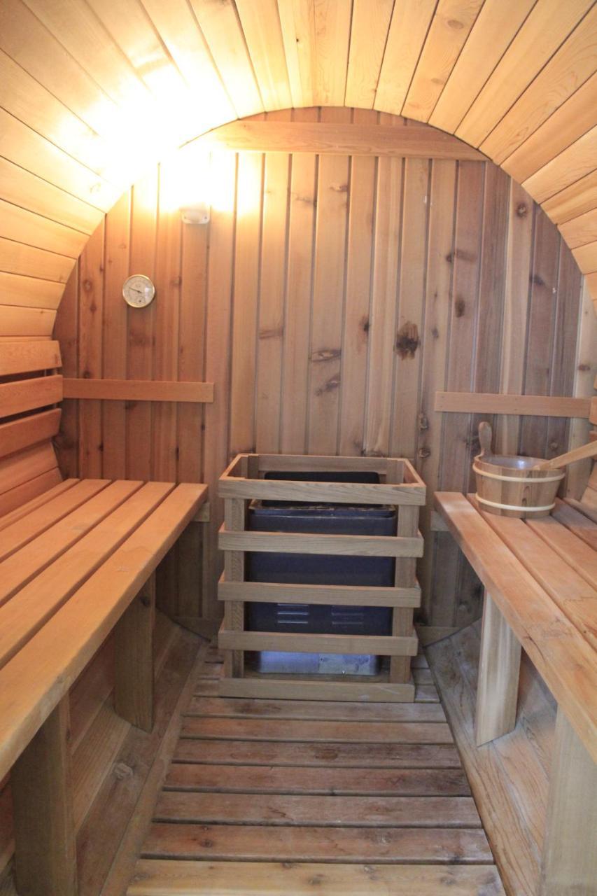 Tio Sea Resort Jor Exterior foto A Finnish sauna